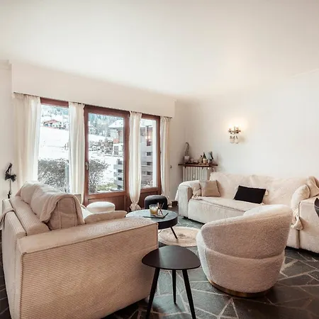 L'olympique - In & Out * Megève