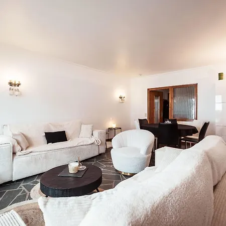 L'olympique - In & Out Apartmán *